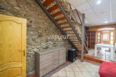 Maison mitoyenne avec jardin privé et studio sur la Calle Major de Salt