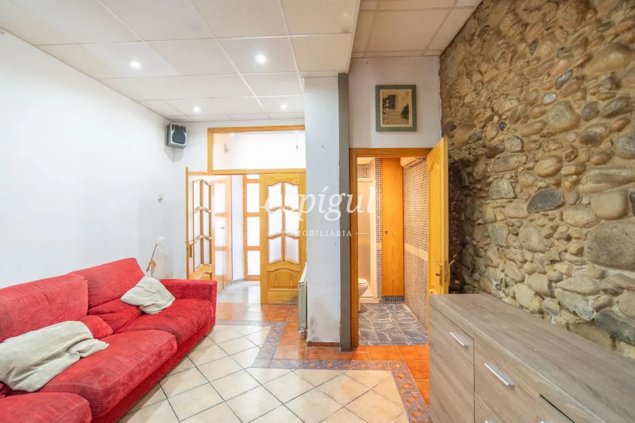 Maison mitoyenne avec jardin privé et studio sur la Calle Major de Salt