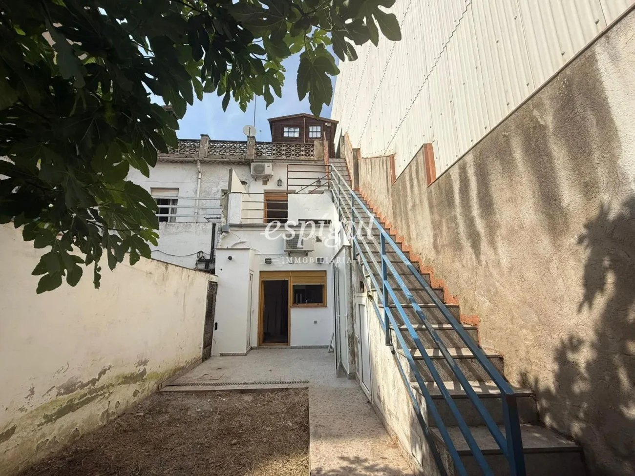 Maison mitoyenne avec jardin privé et studio sur la Calle Major de Salt