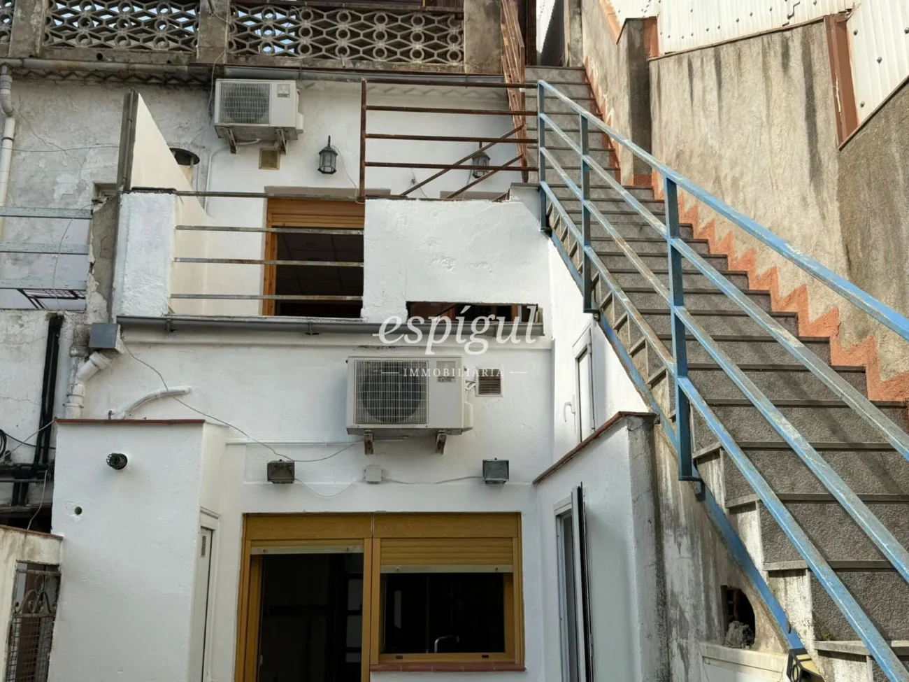 Maison mitoyenne avec jardin privé et studio sur la Calle Major de Salt