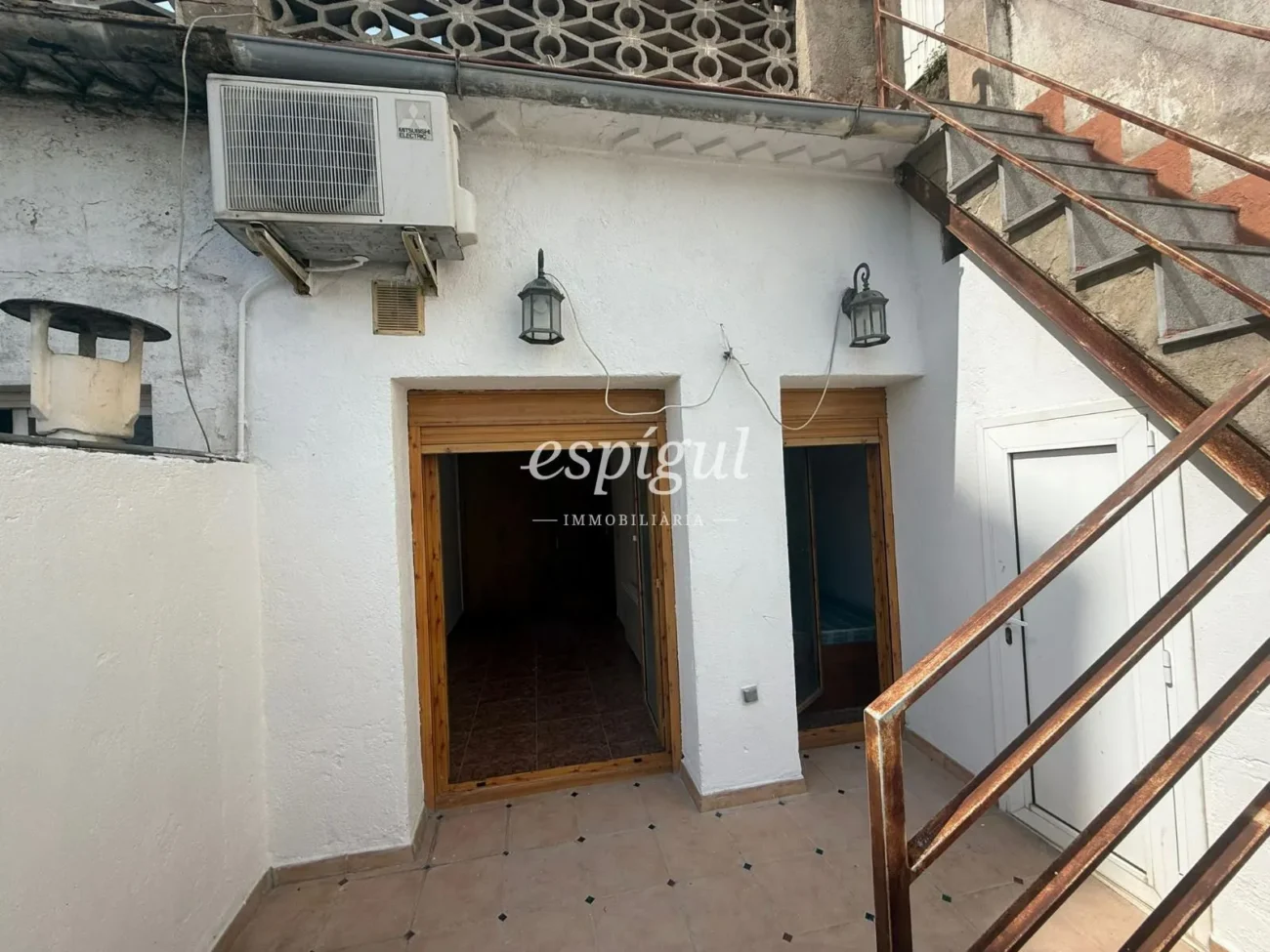 Maison mitoyenne avec jardin privé et studio sur la Calle Major de Salt