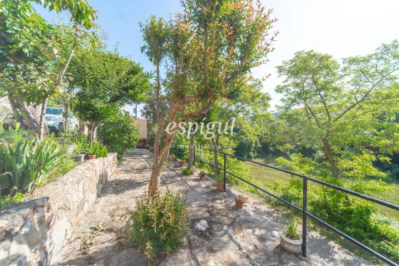 Exclusiva vivienda con jardín privado en Sant Daniel, Girona