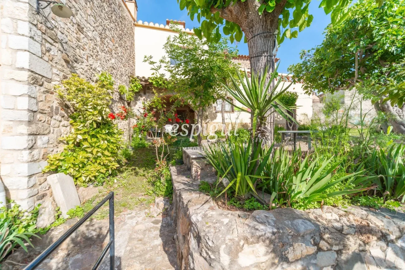 Exclusiva vivienda con jardín privado en Sant Daniel, Girona