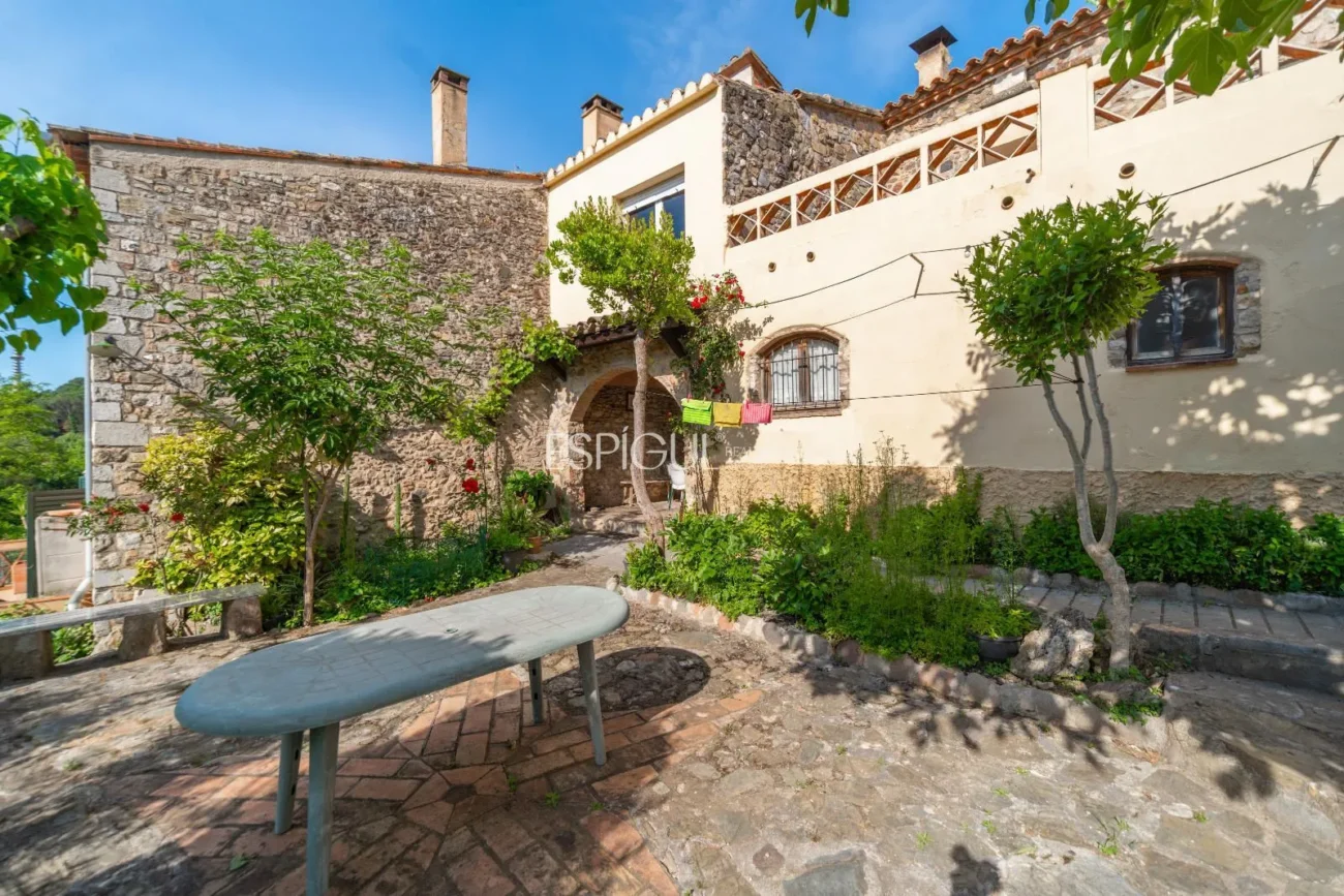 Casa con jardín en barrio de Sant Daniel de Girona