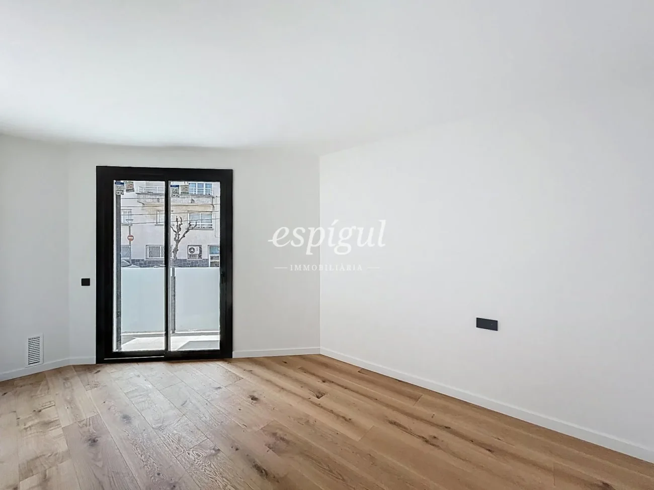 Casa de obra nueva en el centro de Arenys de Munt con terraza, ascensor y acabados premium