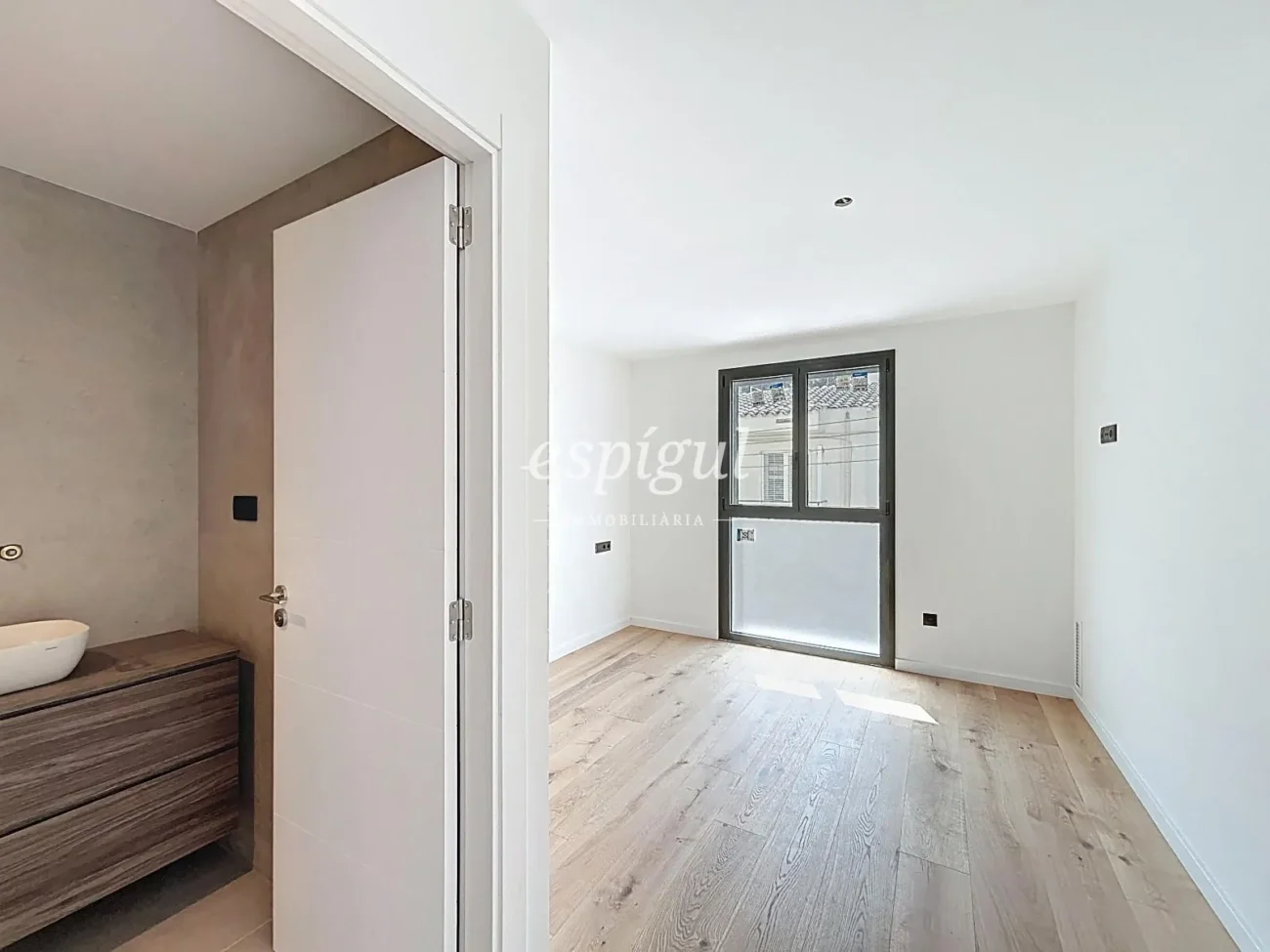 Casa de obra nueva en el centro de Arenys de Munt con terraza, ascensor y acabados premium
