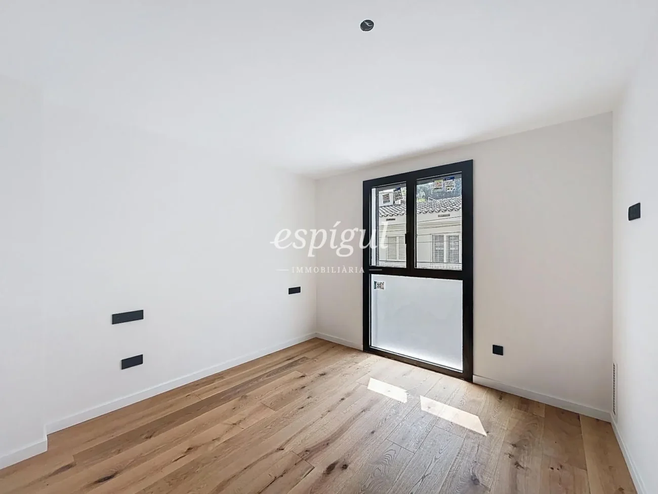 Casa de obra nueva en el centro de Arenys de Munt con terraza, ascensor y acabados premium