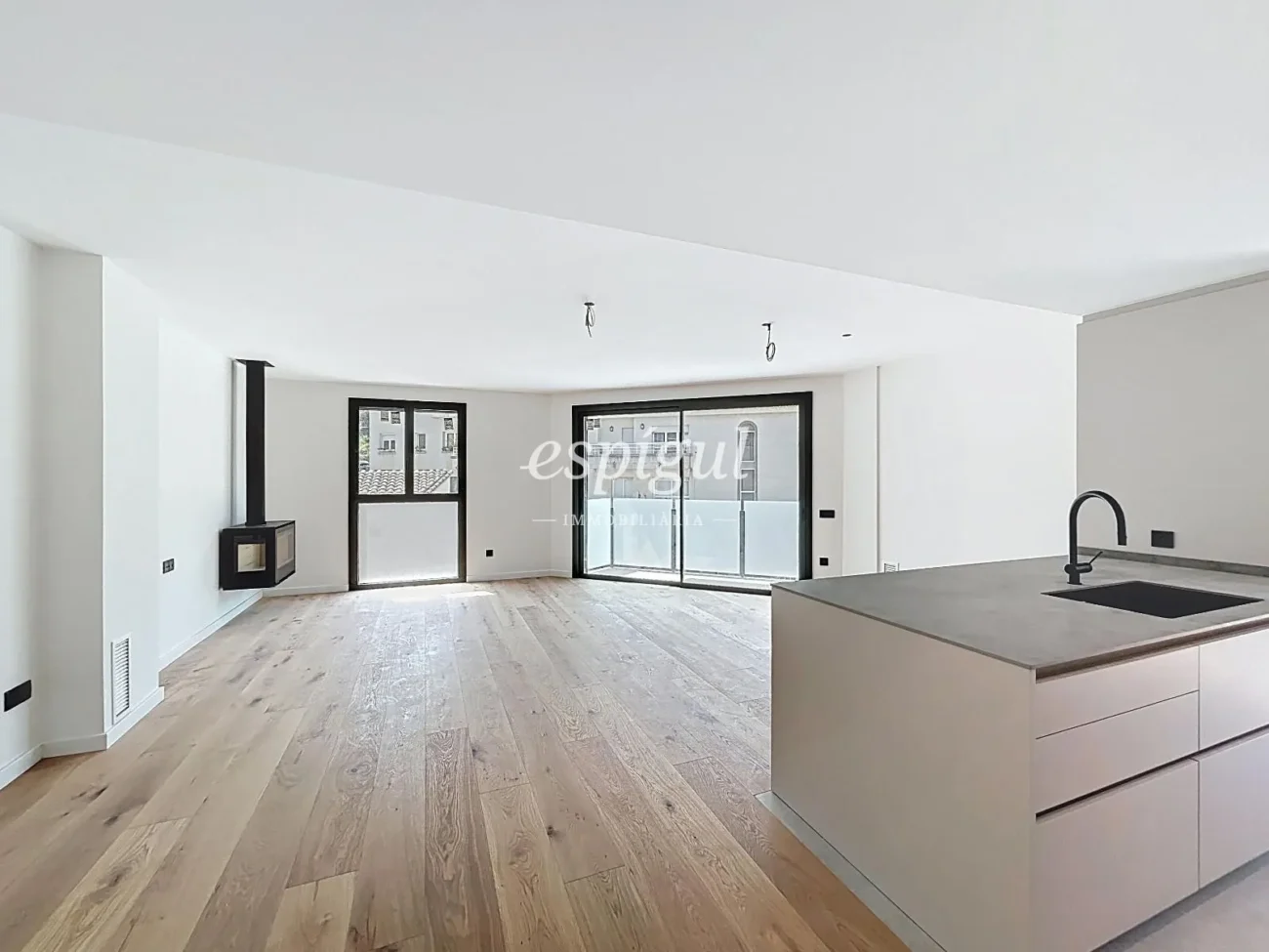 Casa de obra nueva en el centro de Arenys de Munt con terraza, ascensor y acabados premium
