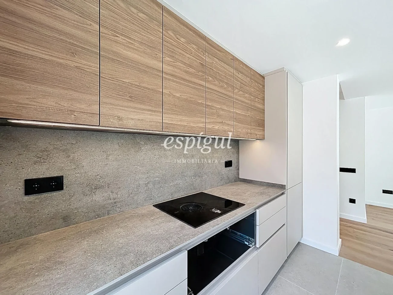 Casa de obra nueva en el centro de Arenys de Munt con terraza, ascensor y acabados premium