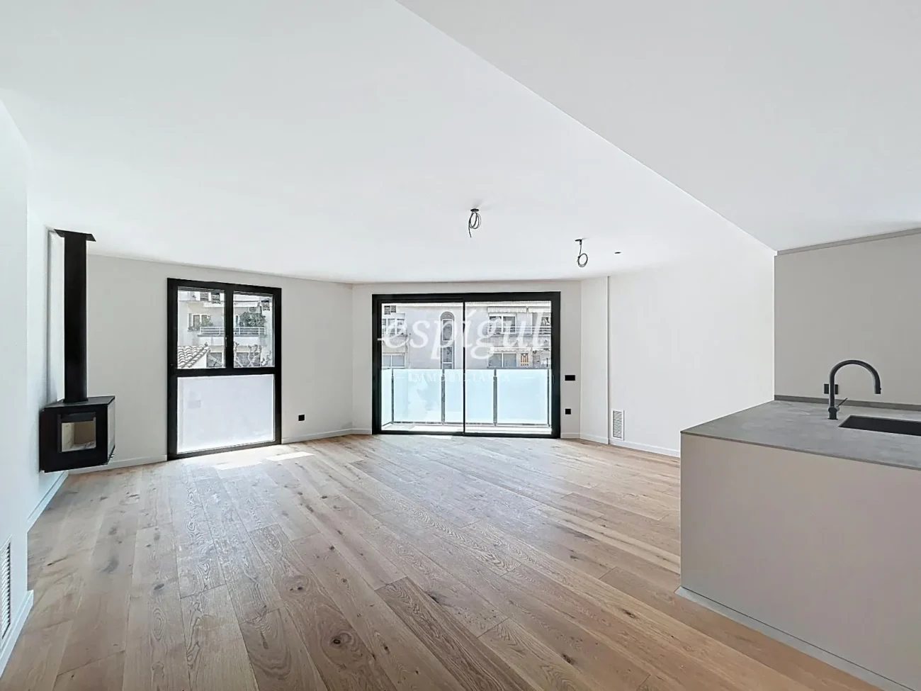 Casa d’obra nova al centre d’Arenys de Munt amb terrassa, ascensor i acabats de primera qualitat