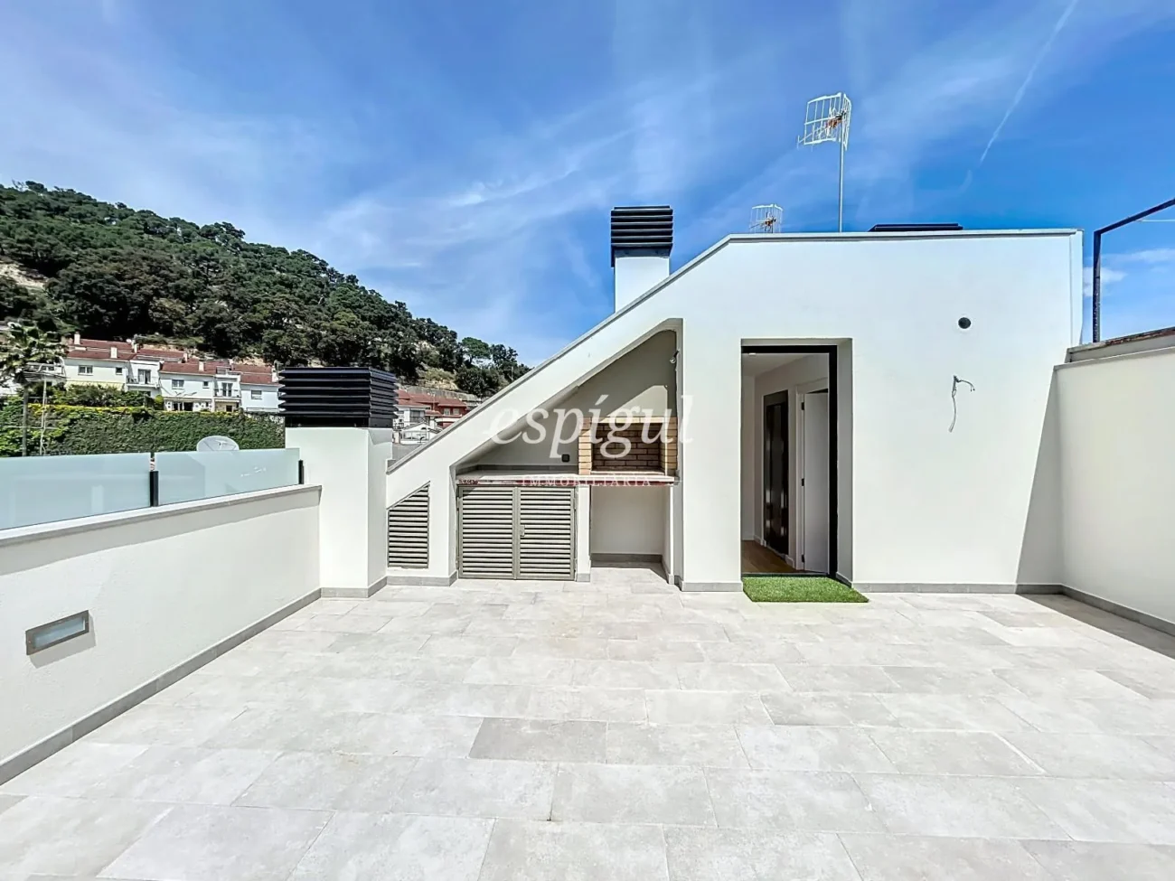Casa de obra nueva en el centro de Arenys de Munt con terraza, ascensor y acabados premium