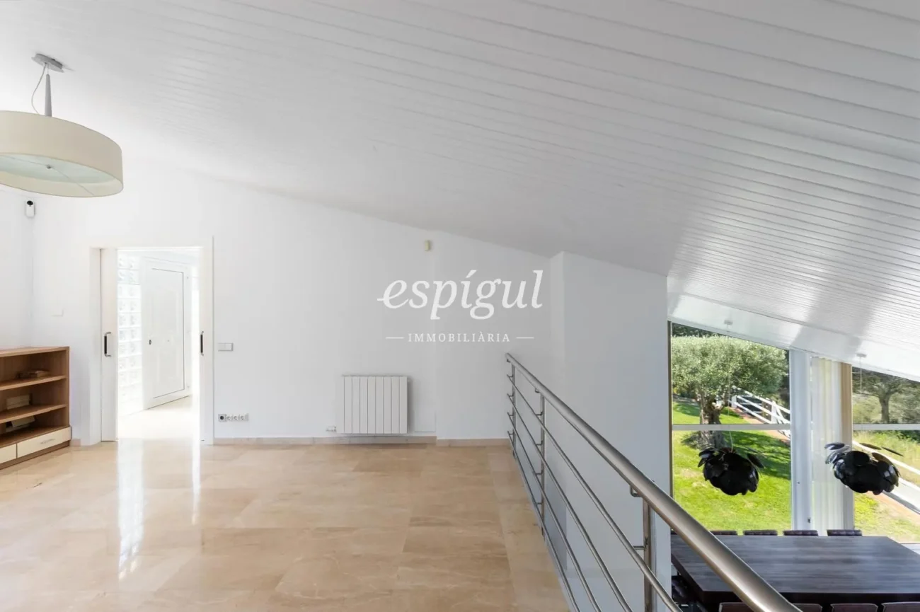 Mediterranean charm, privacy and views in Alella Parc