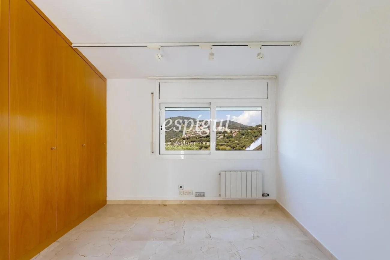 Mediterranean charm, privacy and views in Alella Parc