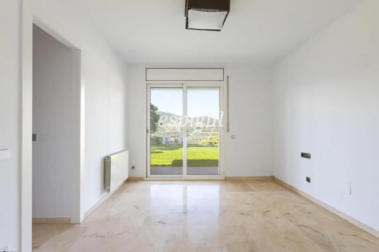 Mediterranean charm, privacy and views in Alella Parc