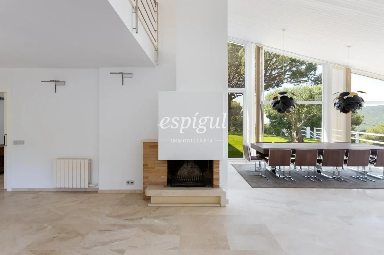 Mediterranean charm, privacy and views in Alella Parc
