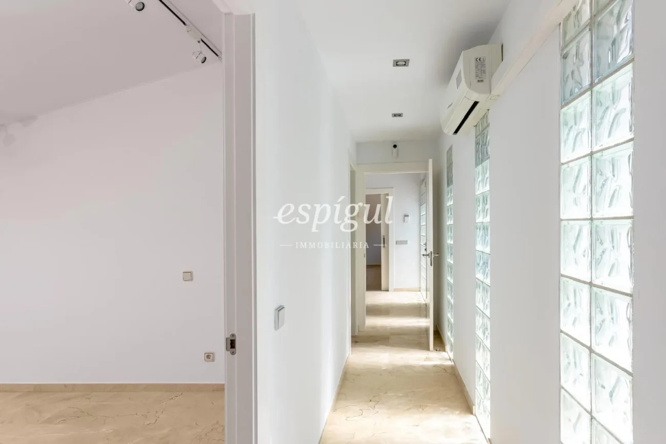 Mediterranean charm, privacy and views in Alella Parc