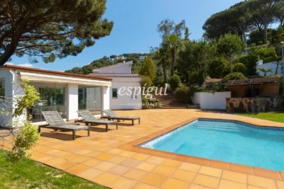 Mediterranean charm, privacy and views in Alella Parc