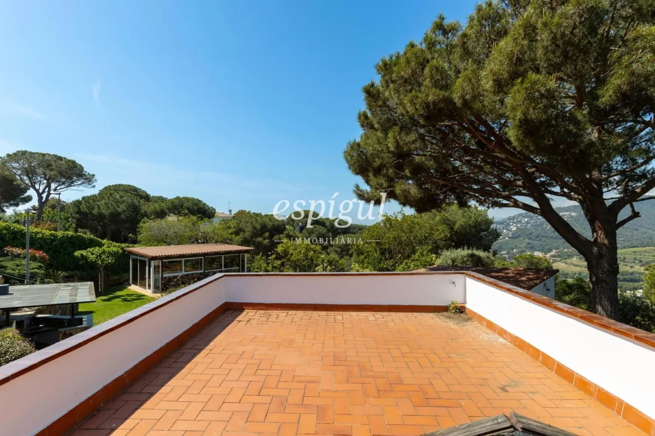 Mediterranean charm, privacy and views in Alella Parc