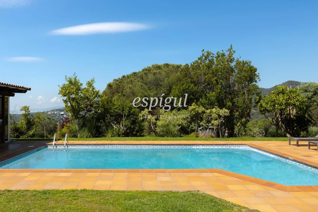 Mediterranean charm, privacy and views in Alella Parc