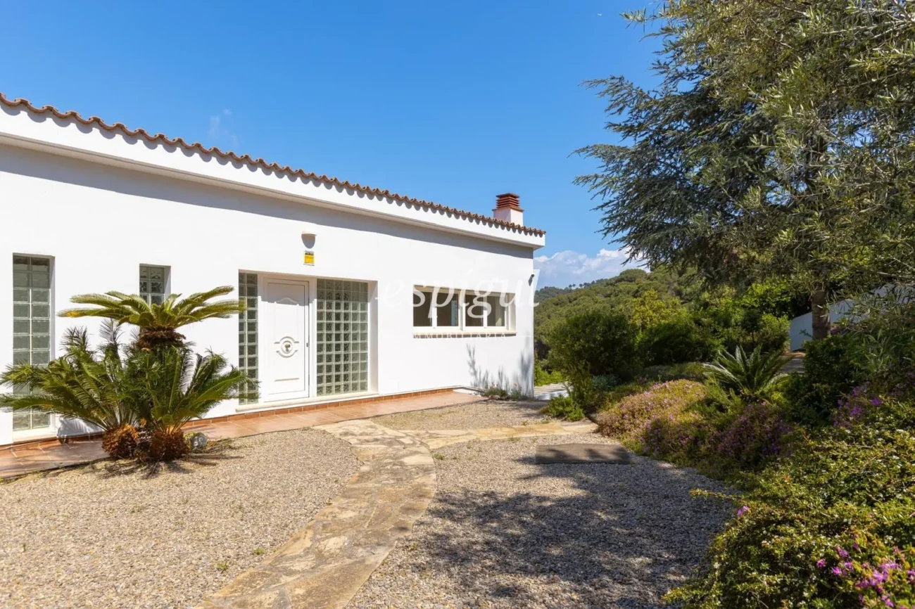 Mediterranean charm, privacy and views in Alella Parc