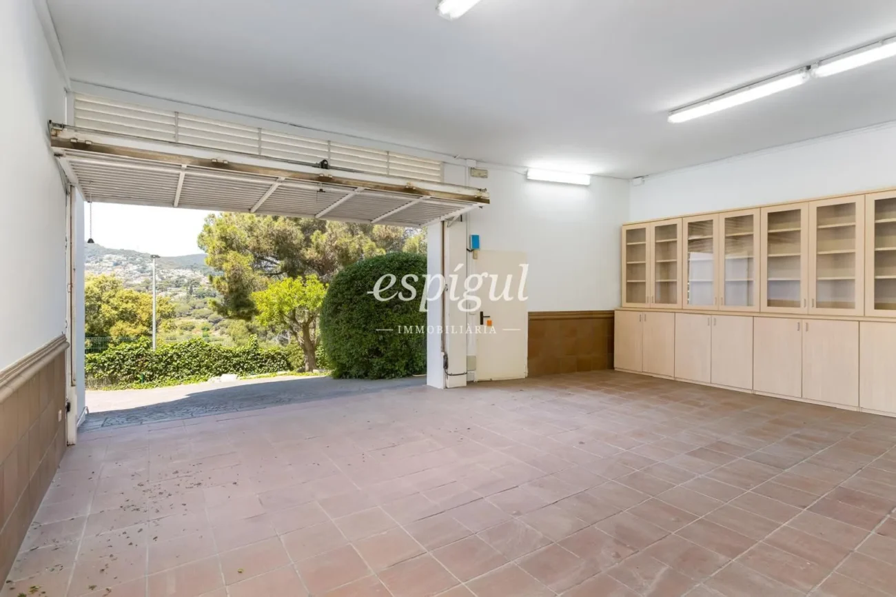 Mediterranean charm, privacy and views in Alella Parc