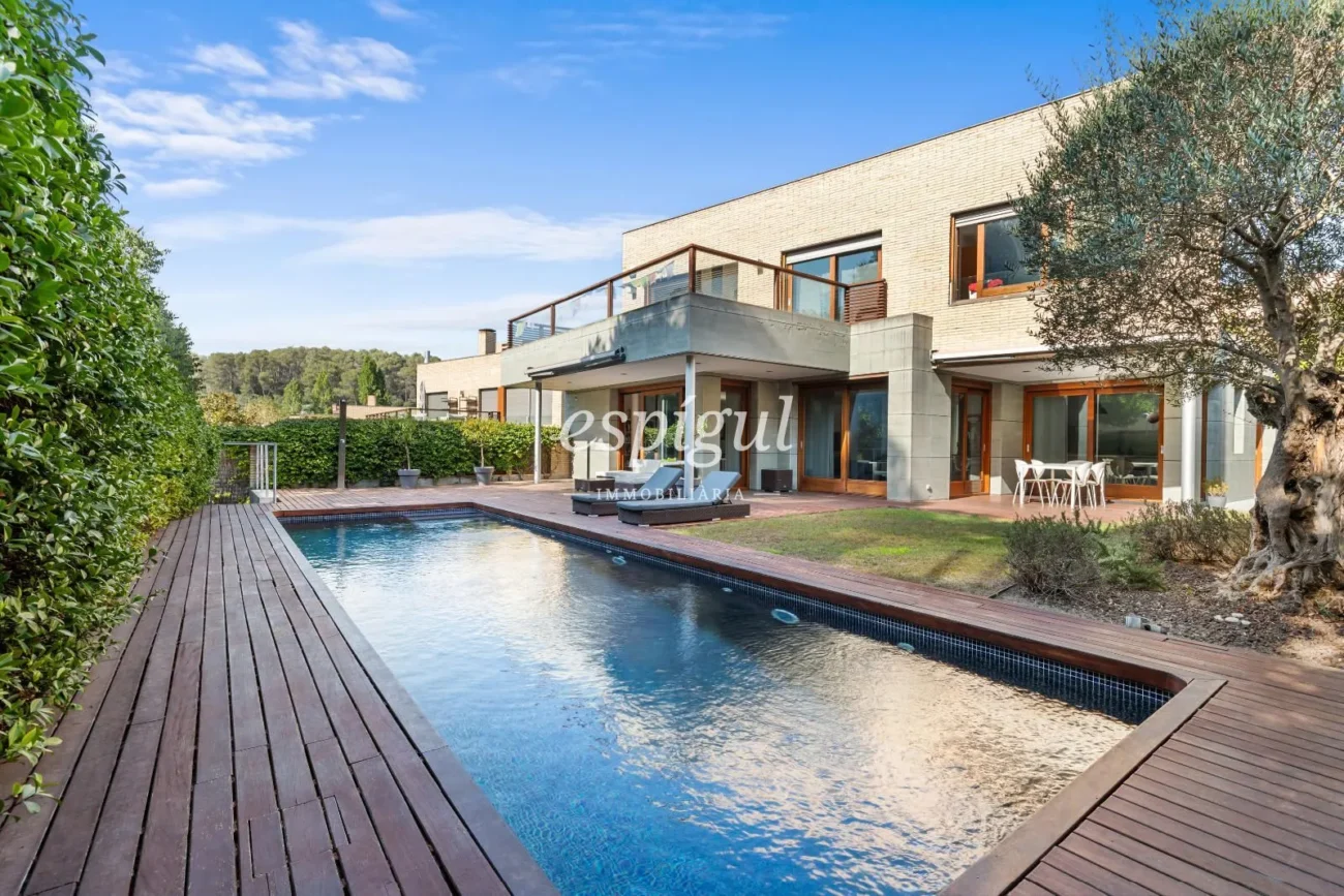Exclusiva casa de disseny en venda en el golf de Sant Cugat