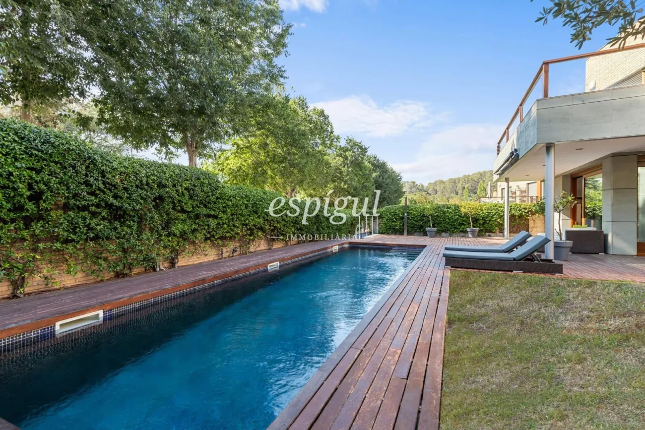 Exclusiva casa de disseny en venda en el golf de Sant Cugat