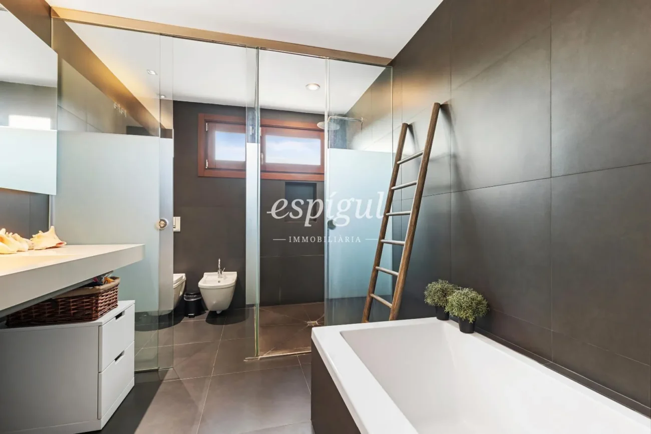 Exclusiva casa de disseny en venda en el golf de Sant Cugat