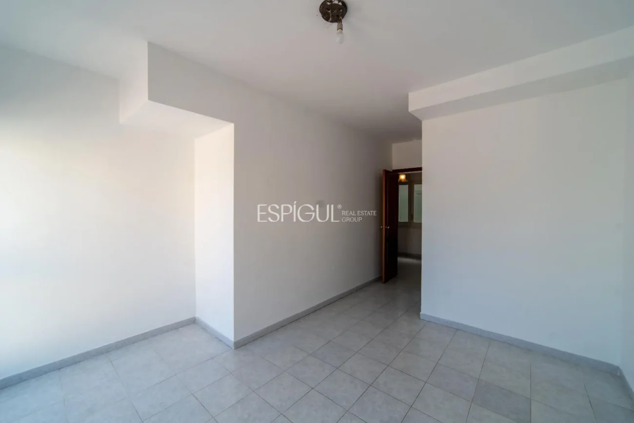 Триплекс в самом центре Паламоса