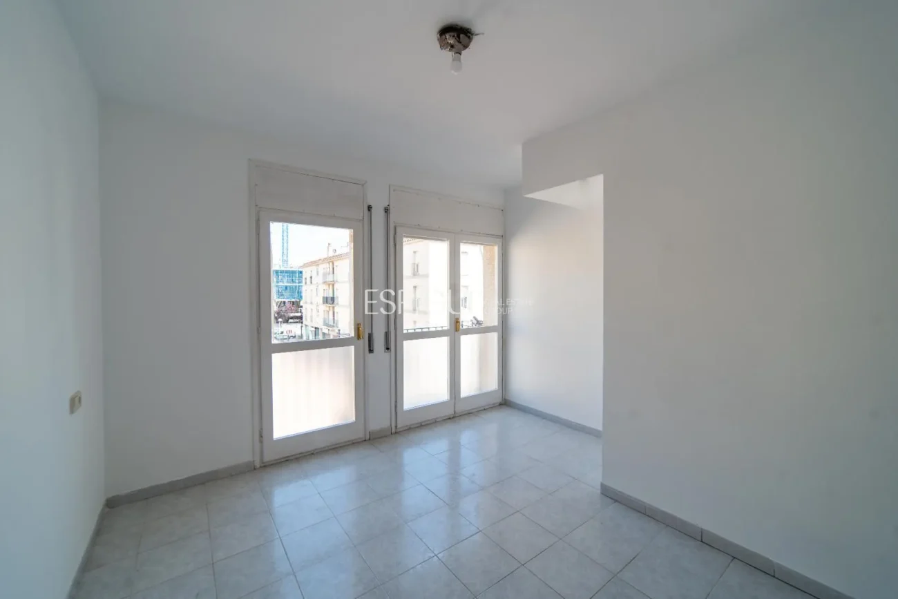 Триплекс в самом центре Паламоса