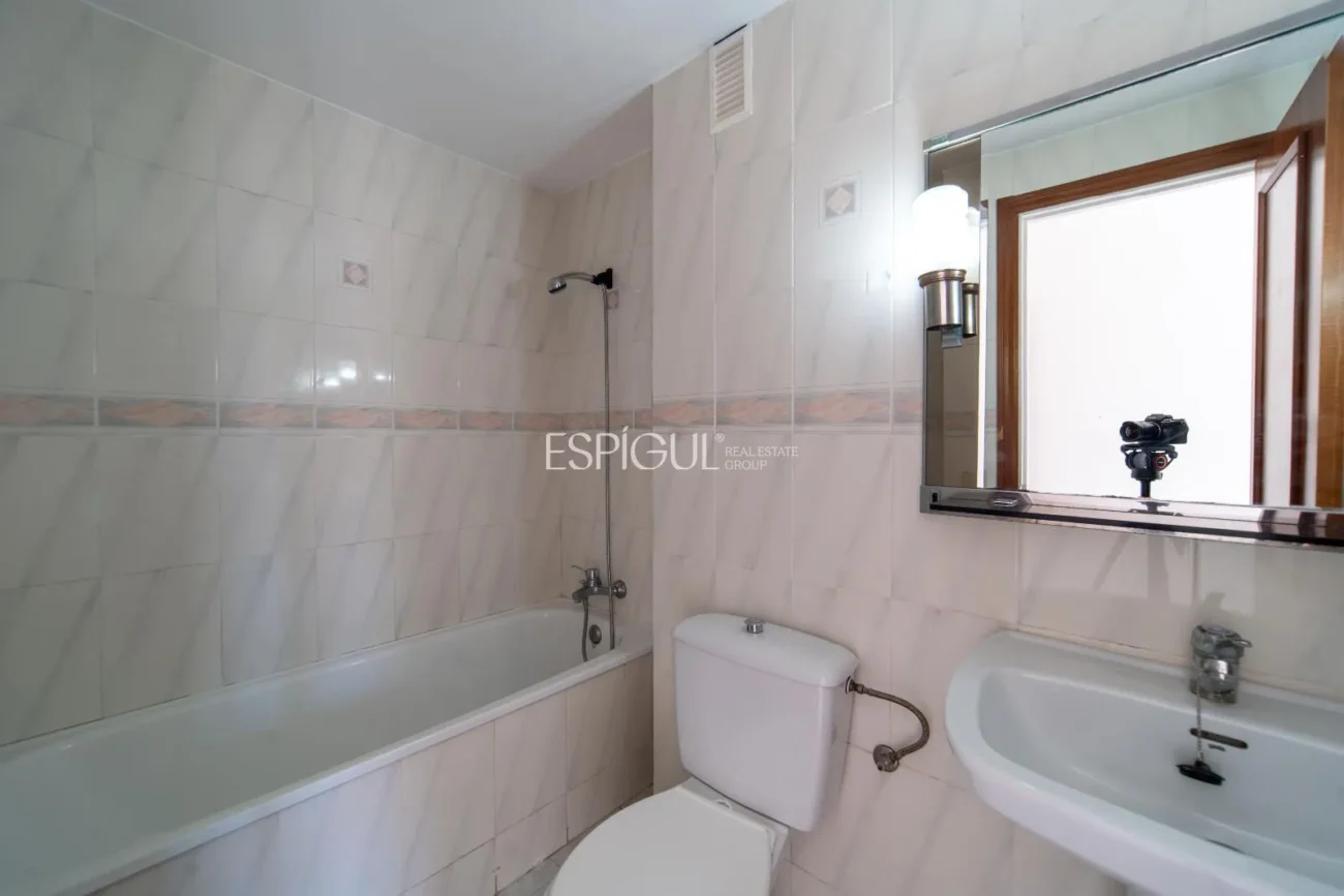 Триплекс в самом центре Паламоса