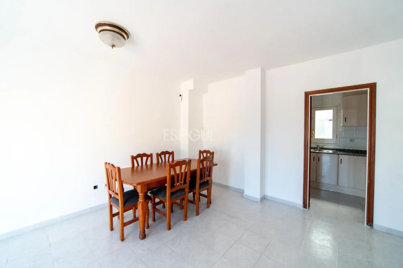 Триплекс в самом центре Паламоса