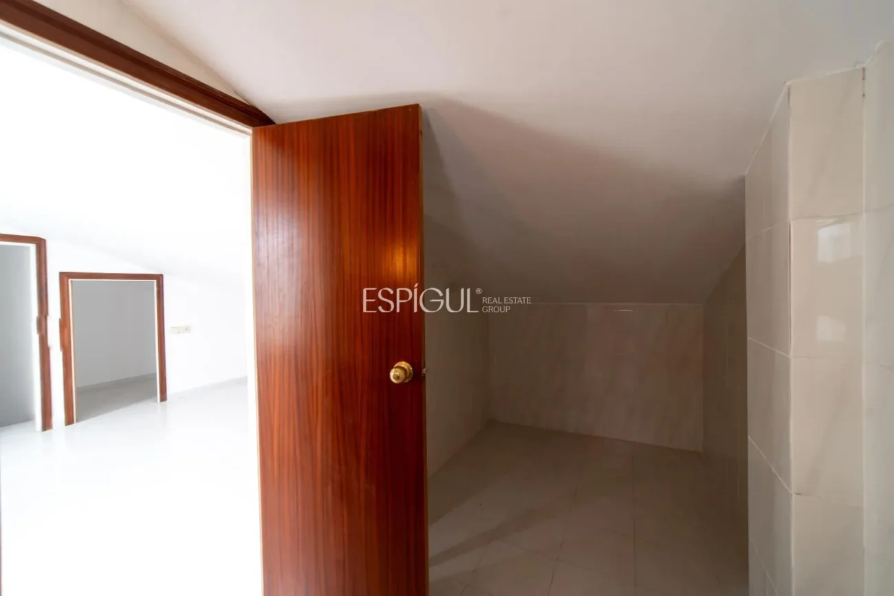 Триплекс в самом центре Паламоса