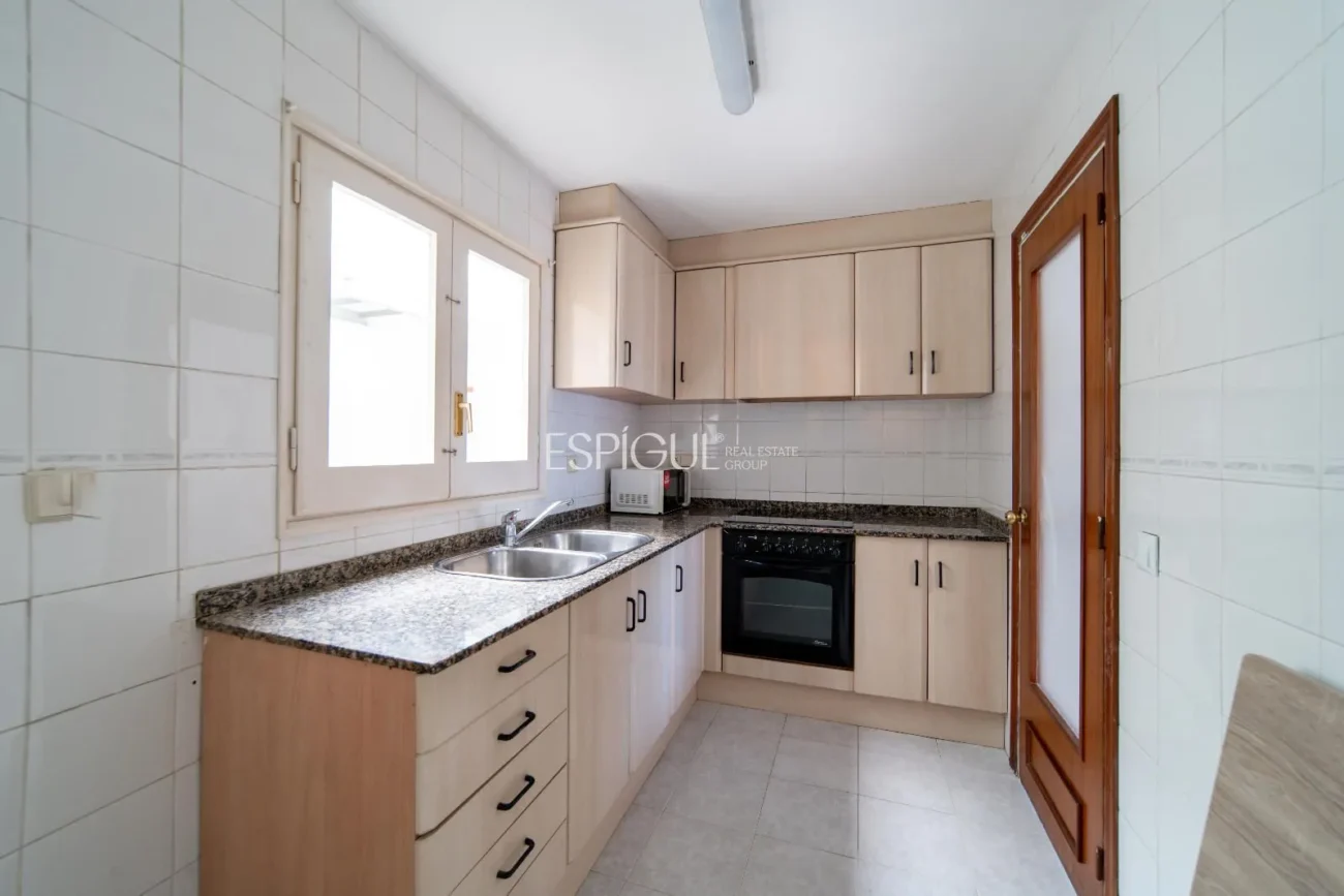 Триплекс в самом центре Паламоса