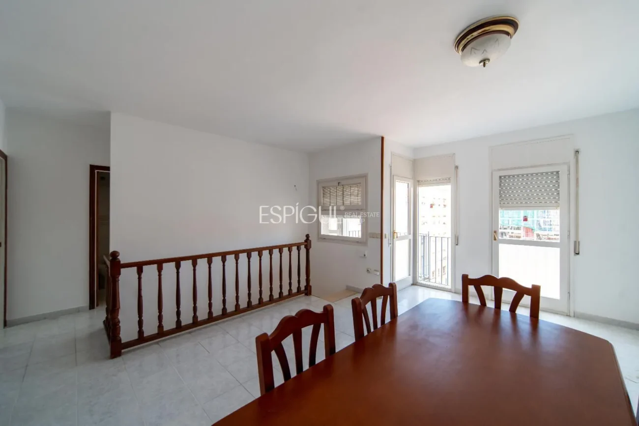 Триплекс в самом центре Паламоса