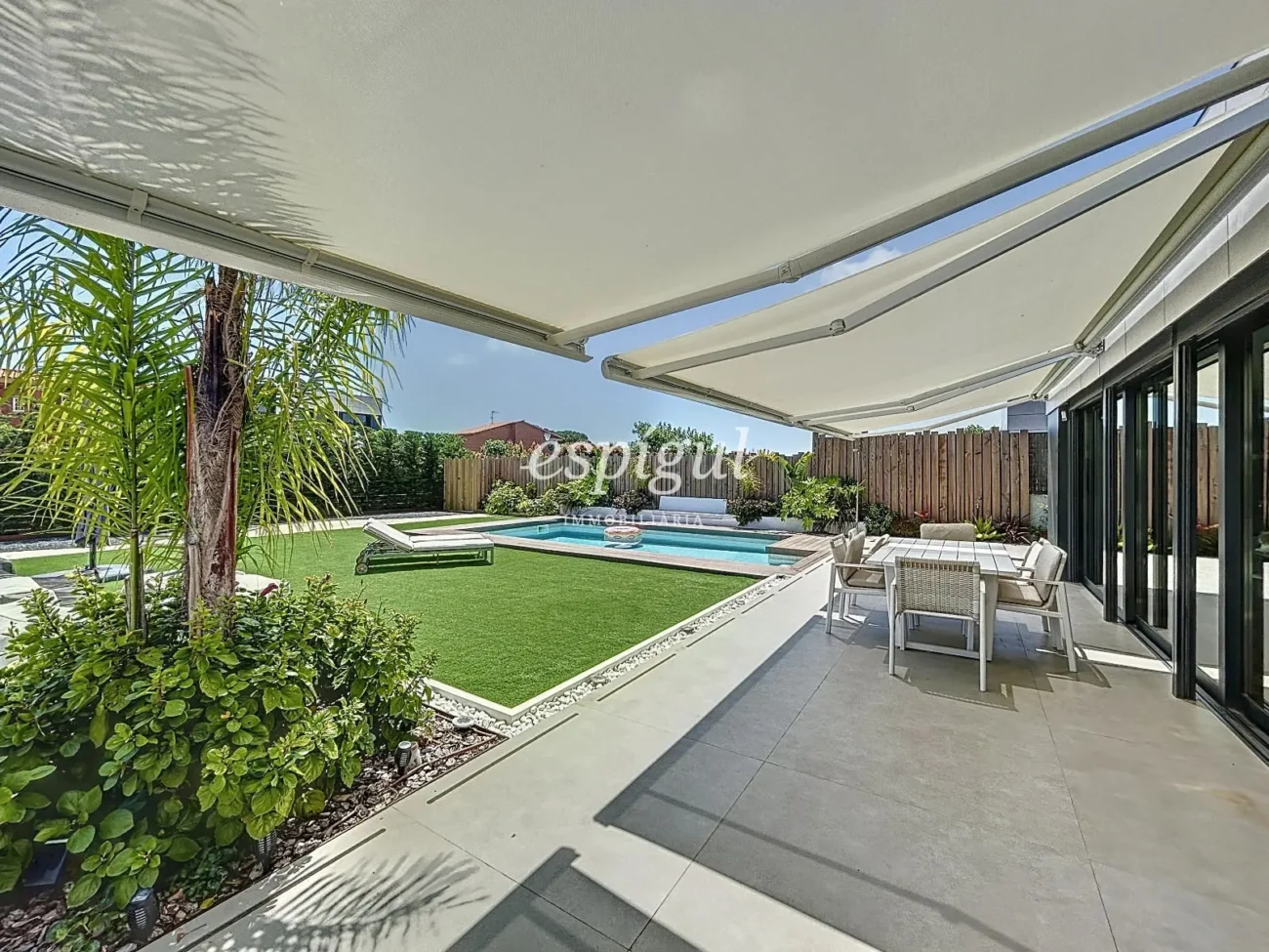 Villa exclusive avec piscine, jardin et finitions de luxe authentiques