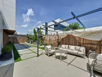 Villa exclusive avec piscine, jardin et finitions de luxe authentiques