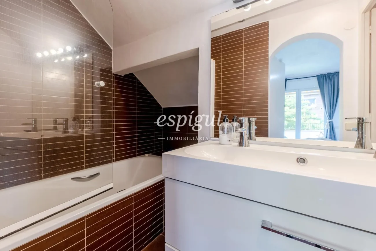 Casa aparellada en venda en l’Arxiu