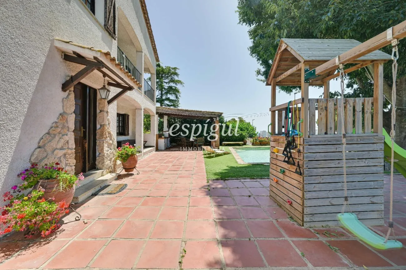 Encantadora casa rústica con vistas al mar en Platja d’Aro