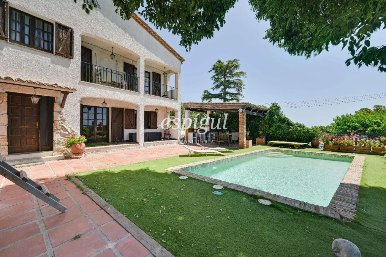 Encantadora casa rústica con vistas al mar en Platja d’Aro