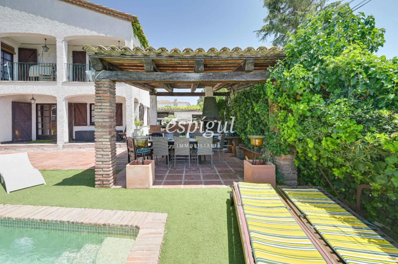 Encantadora casa rústica con vistas al mar en Platja d’Aro