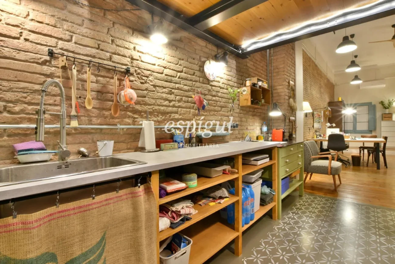 Estudio con identidad propia en calle Muntaner