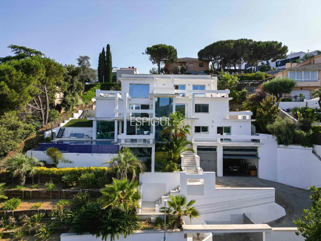 Impressionant casa amb dues piscines, cinema, gimnàs i vistes a Alella