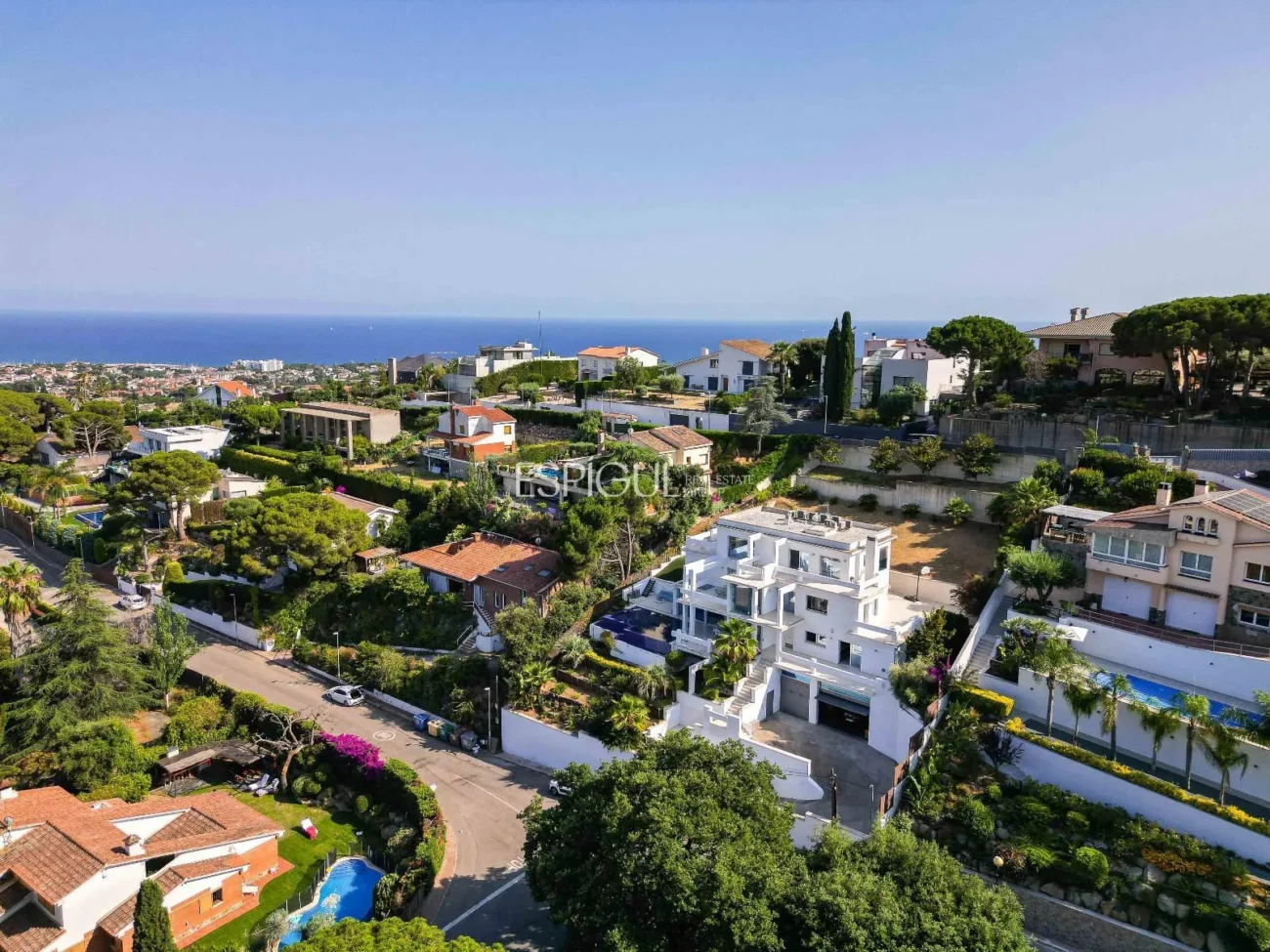 Impressionant casa amb dues piscines, cinema, gimnàs i vistes a Alella