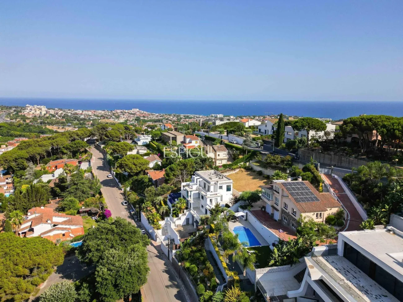 Impressionant casa amb dues piscines, cinema, gimnàs i vistes a Alella