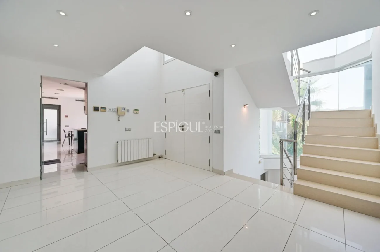 Impressionant casa amb dues piscines, cinema, gimnàs i vistes a Alella