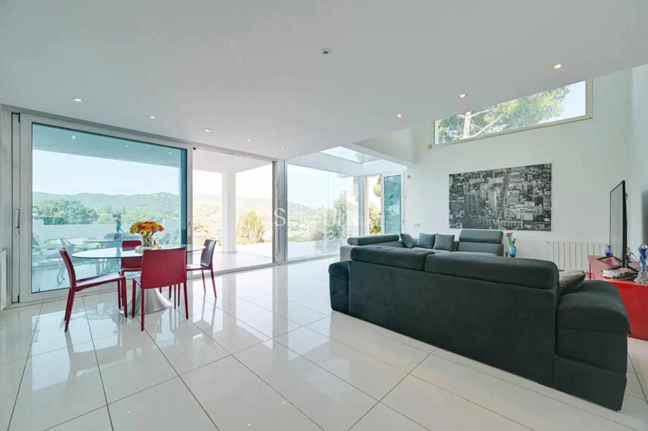 Impressionant casa amb dues piscines, cinema, gimnàs i vistes a Alella