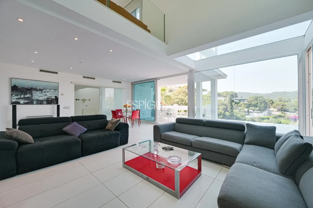 Impressionant casa amb dues piscines, cinema, gimnàs i vistes a Alella