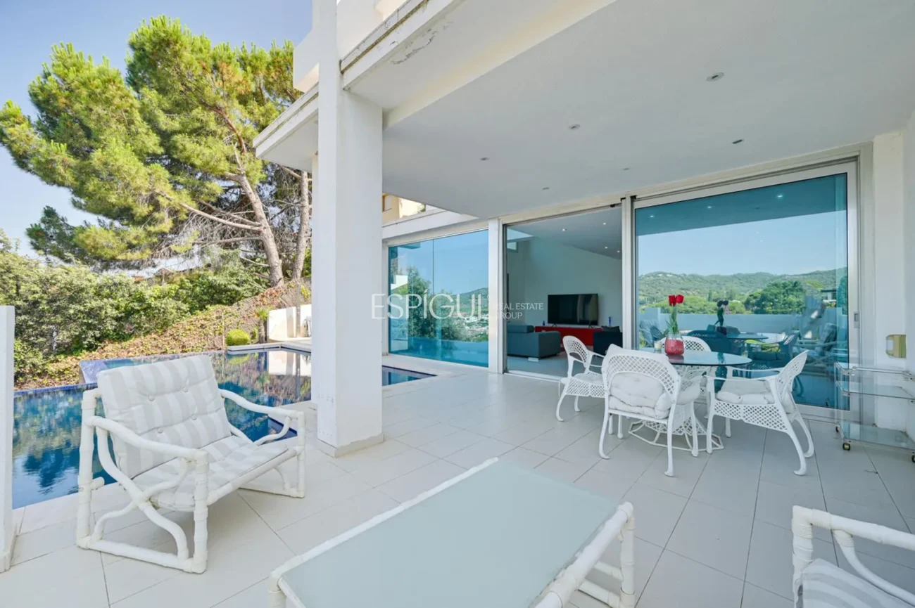 Impressionant casa amb dues piscines, cinema, gimnàs i vistes a Alella