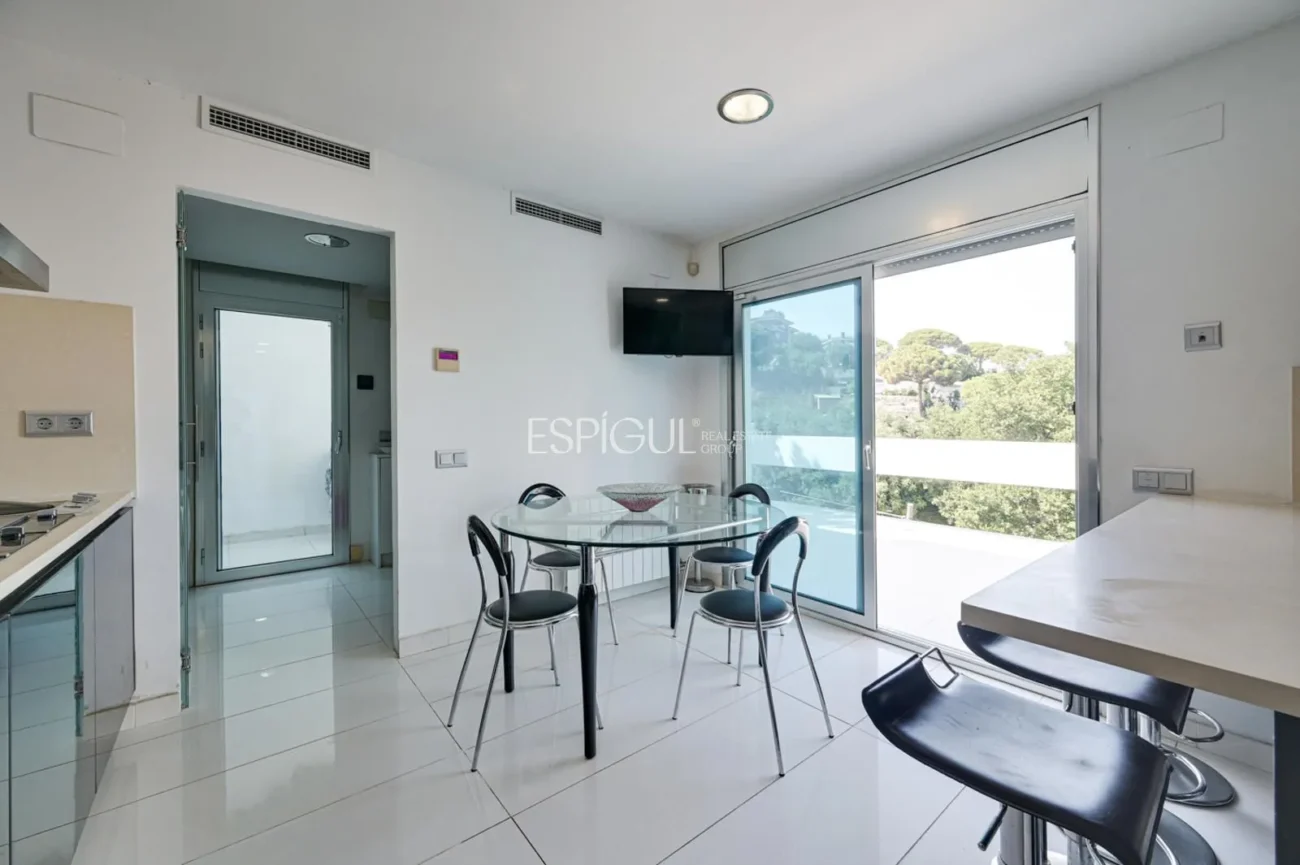 Impressionant casa amb dues piscines, cinema, gimnàs i vistes a Alella